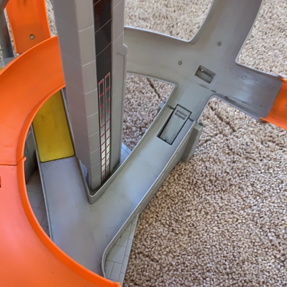 Hot Wheels Spin Storm Trackset - Picture 4 of 16